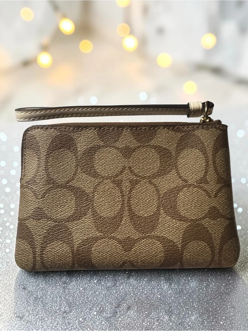 Coach CN755 Corner Zip Wristlet Holiday Horse & Sleigh Signature Canvas Like NEW
